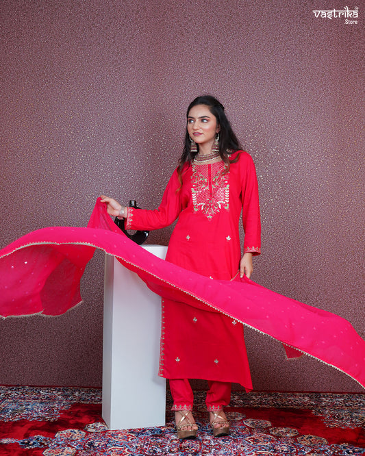 Exquisite Handcrafted Thread & Mirror Work Kurti Set