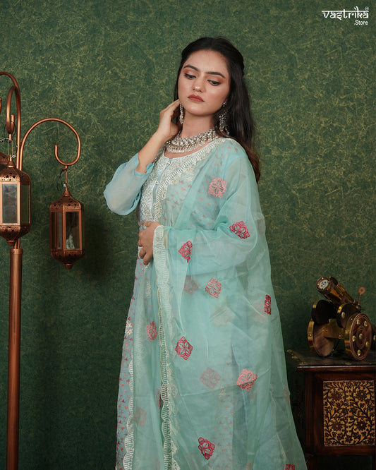 Elegant Chikankari Kurti Set with Pure Organza Dupatta