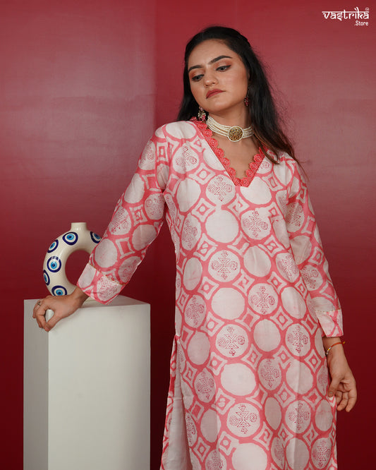 Printed Kurti Set with Lace Detailing & V-Neckline