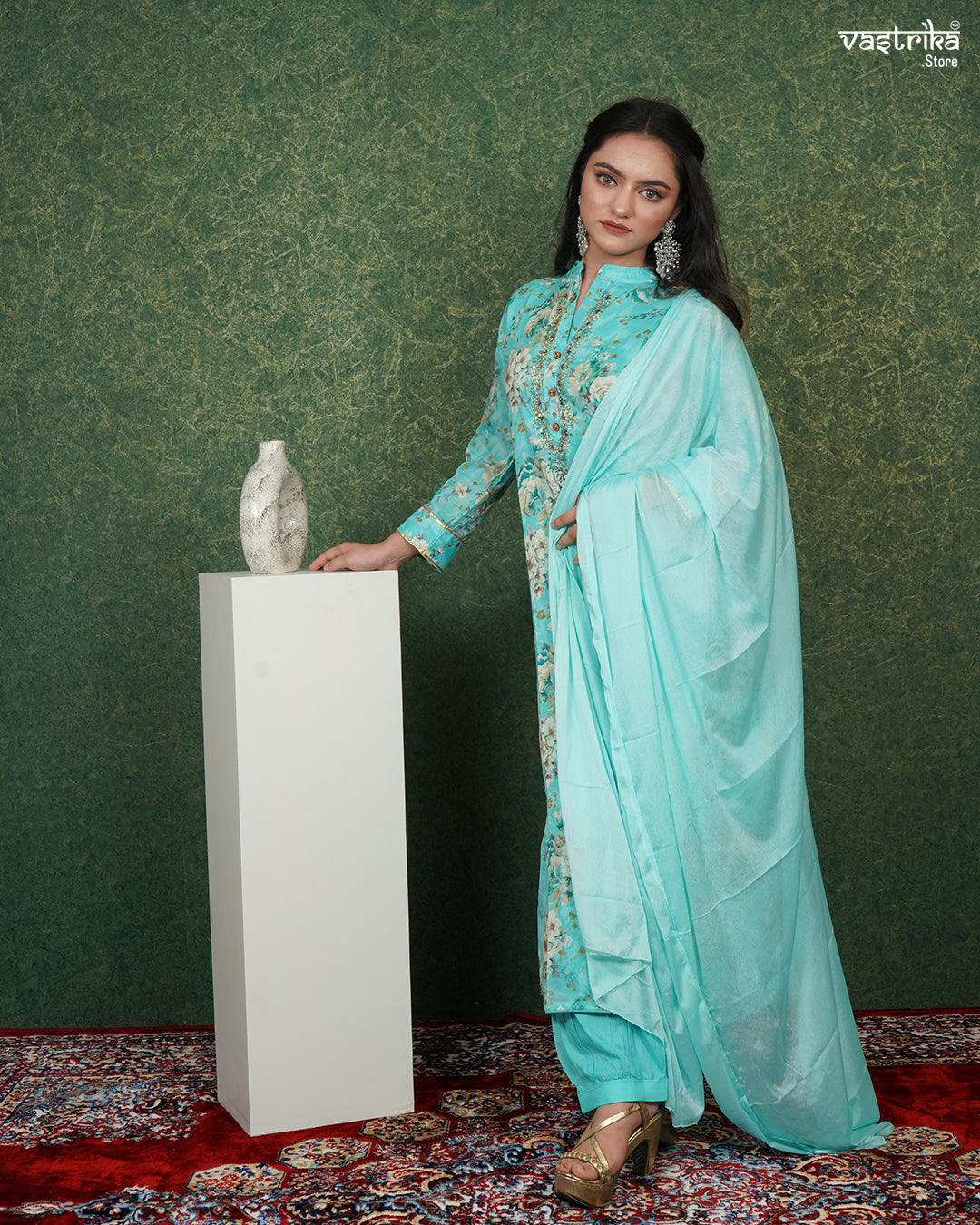 Printed Kurti Set with Handwork & Collar Neck šø
