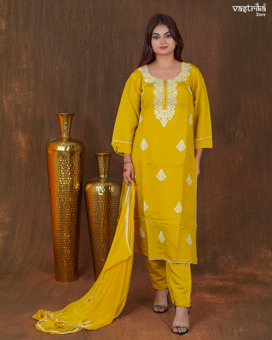 Naira Threadwork Kurti Set with Chiffon Dupatta