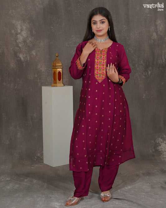 Booti Threadwork Kurti Set