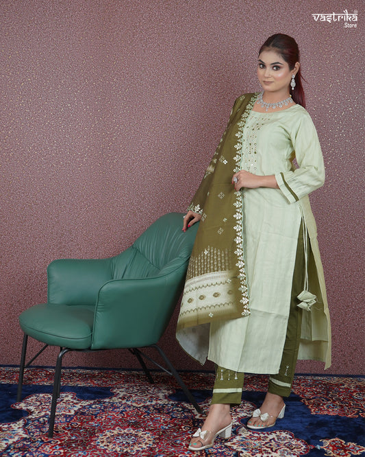 Handcrafted Elegance – Premium Ethnic Kurti Set