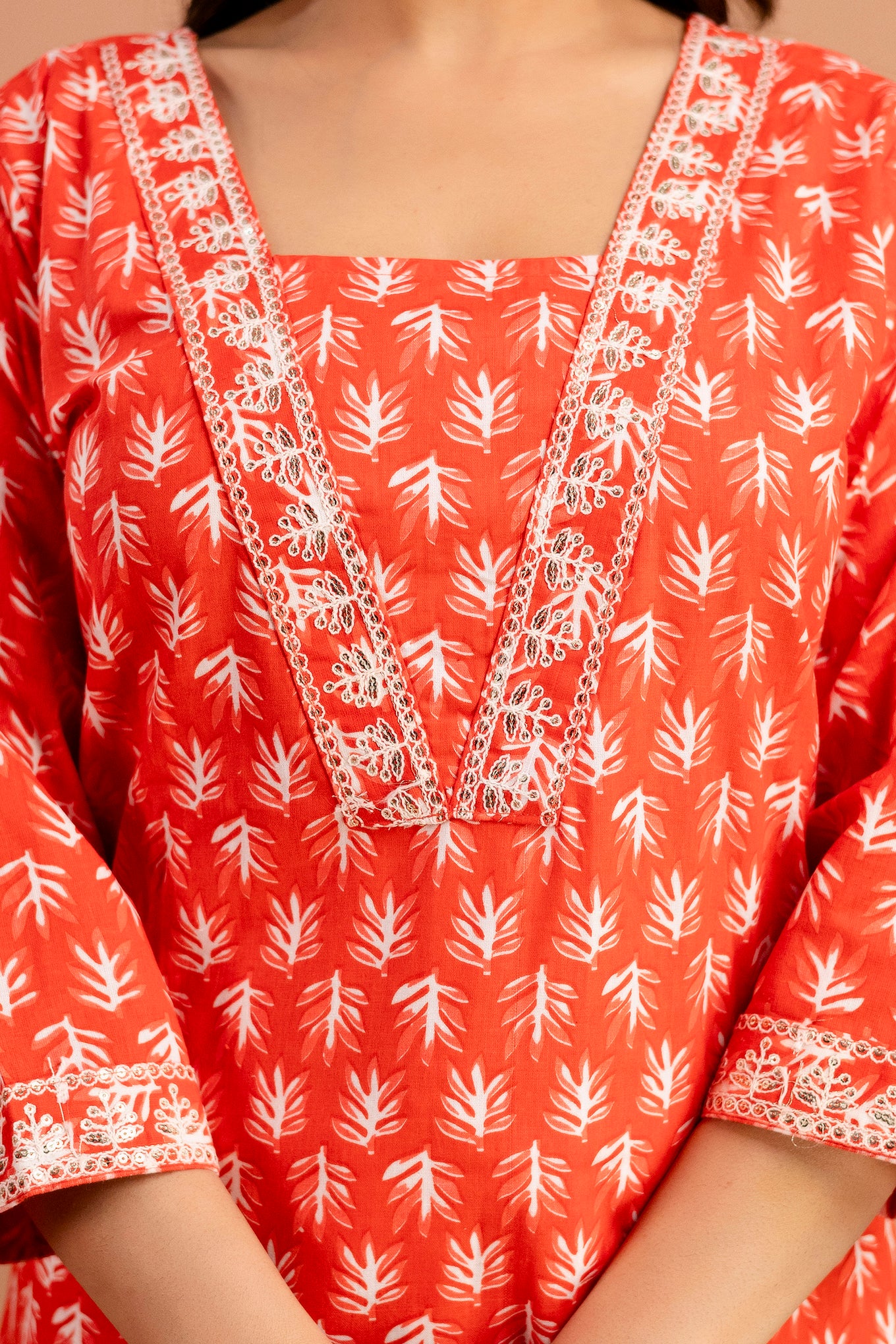 Printed Kurti with Resham Work V-Neck, Printed Dupatta & Matching Printed Pants