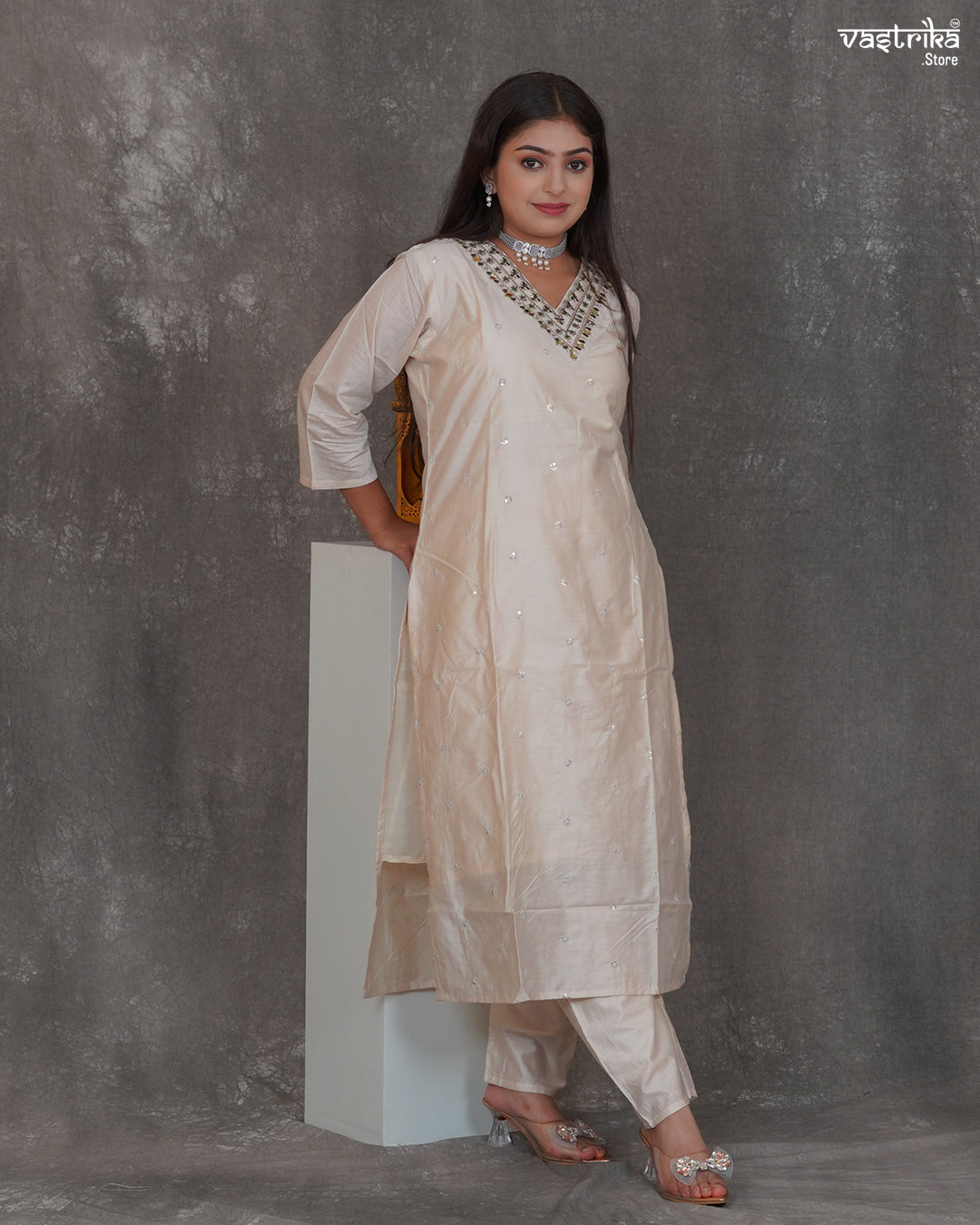 Aari Elegance Kurti Set