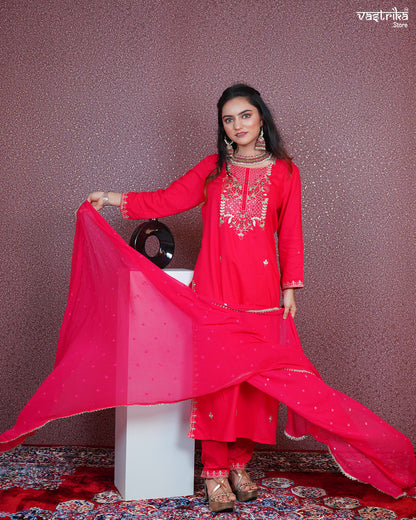 Exquisite Handcrafted Thread & Mirror Work Kurti Set