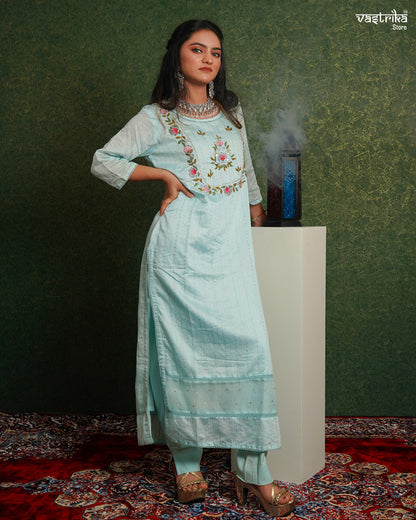 Elegant Thread-Embroidered Kurti Set with Organza Dupatta