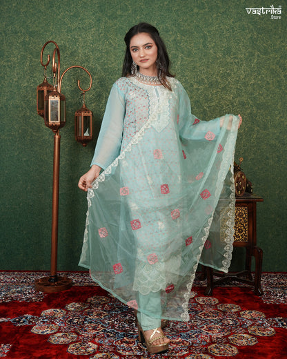 Elegant Chikankari Kurti Set with Pure Organza Dupatta