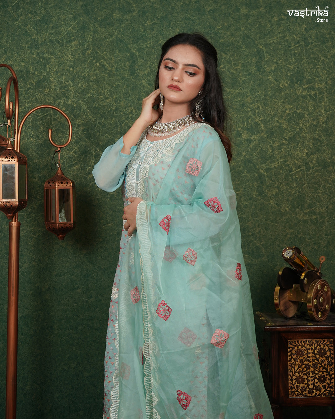 Elegant Chikankari Kurti Set with Pure Organza Dupatta