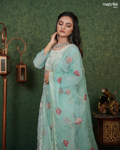 Elegant Chikankari Kurti Set with Pure Organza Dupatta