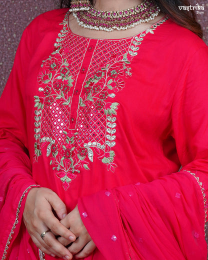 Exquisite Handcrafted Thread & Mirror Work Kurti Set