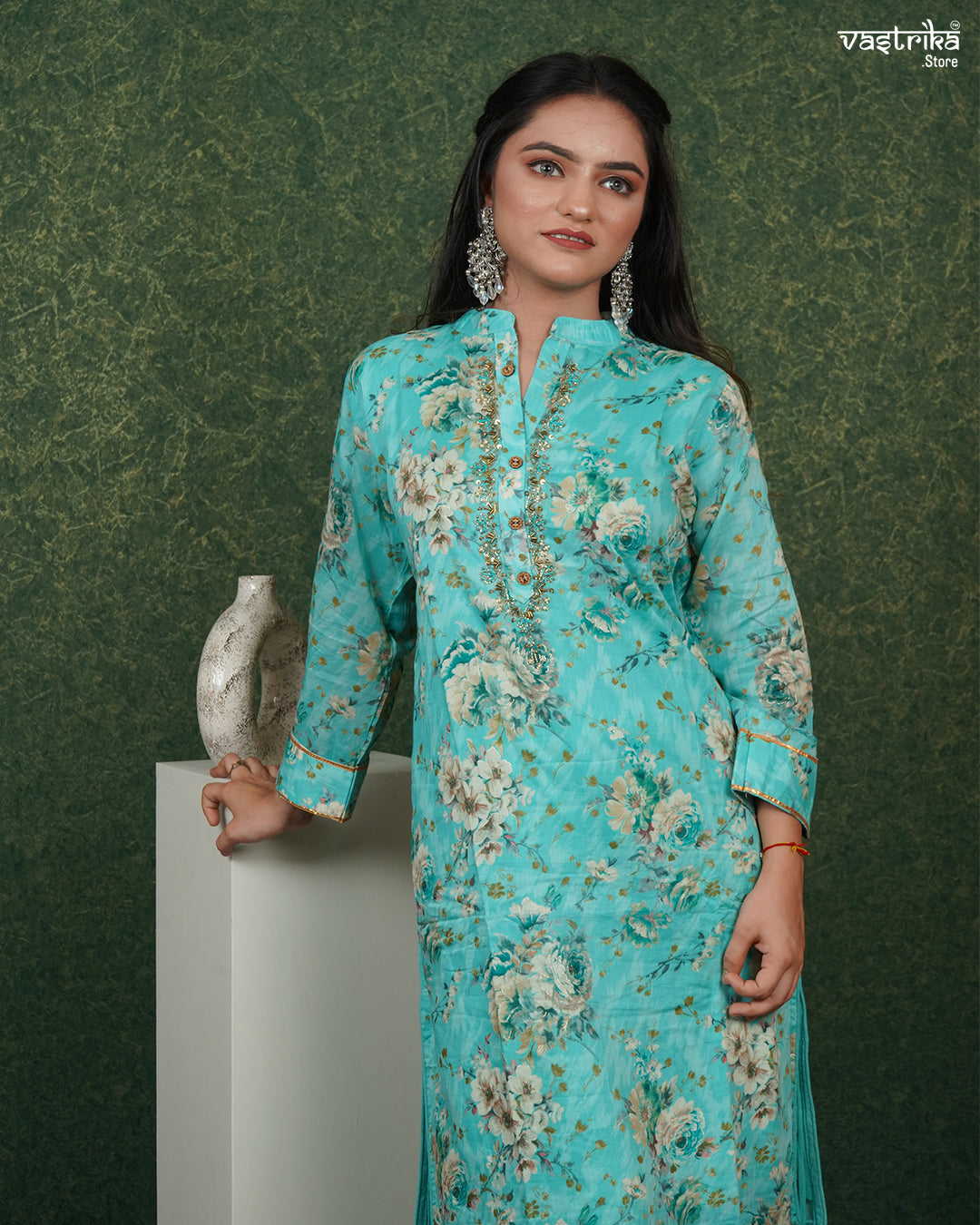 Printed Kurti Set with Handwork & Collar Neck 🌸