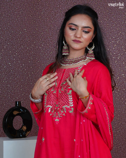 Exquisite Handcrafted Thread & Mirror Work Kurti Set