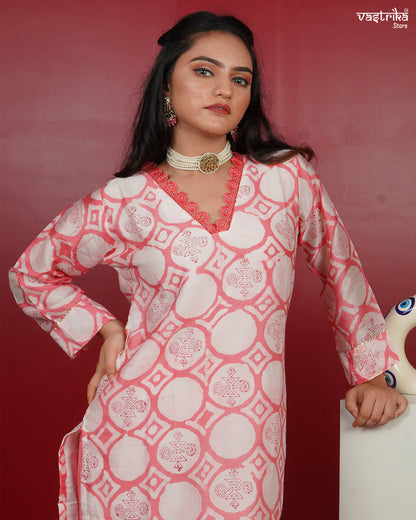 Printed Kurti Set with Lace Detailing & V-Neckline
