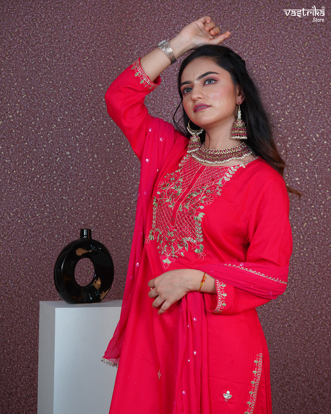 Exquisite Handcrafted Thread & Mirror Work Kurti Set