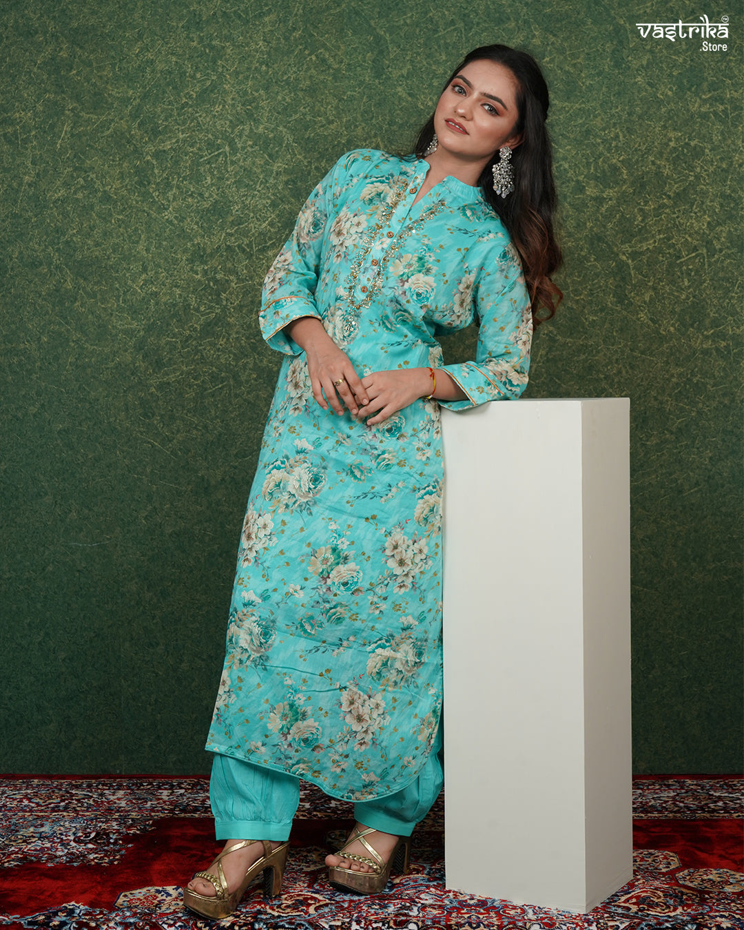 Printed Kurti Set with Handwork & Collar Neck 🌸