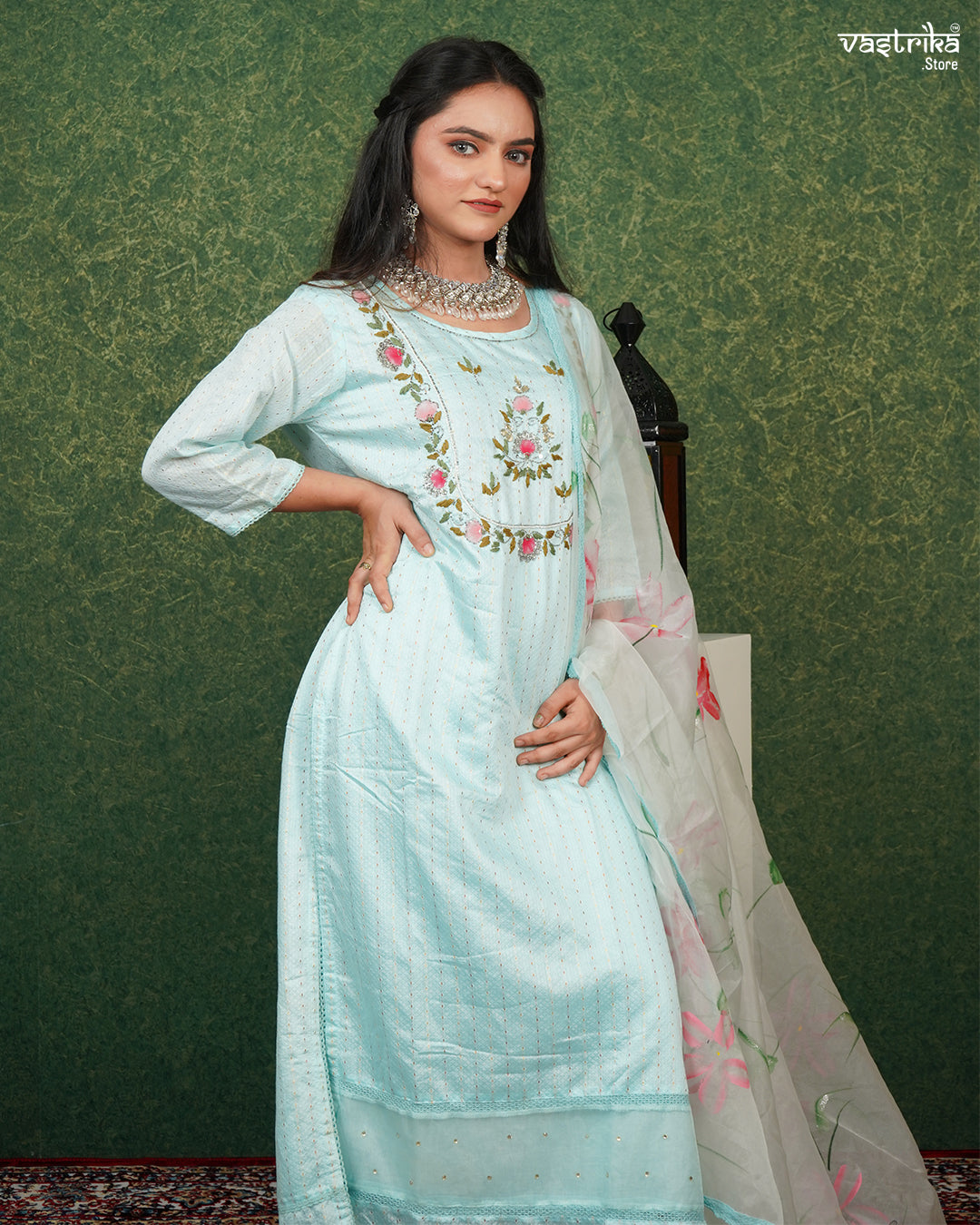 Elegant Thread-Embroidered Kurti Set with Organza Dupatta