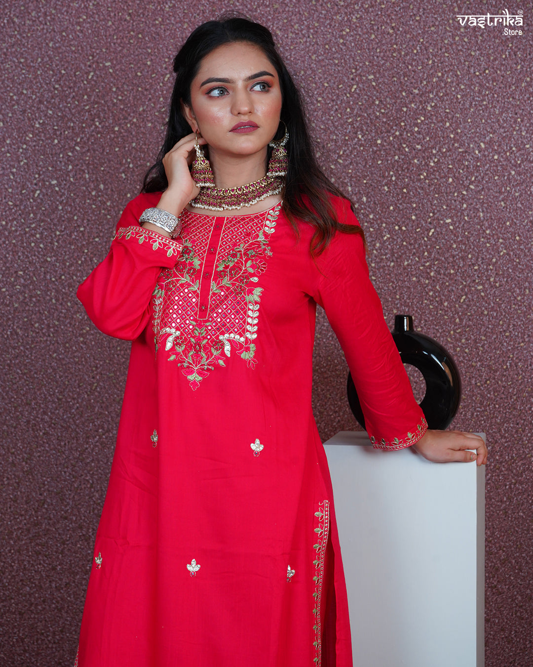 Exquisite Handcrafted Thread & Mirror Work Kurti Set