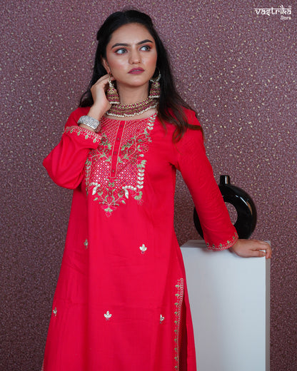 Exquisite Handcrafted Thread & Mirror Work Kurti Set