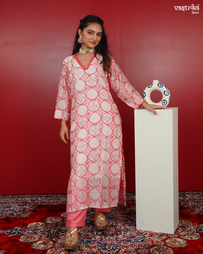Printed Kurti Set with Lace Detailing & V-Neckline