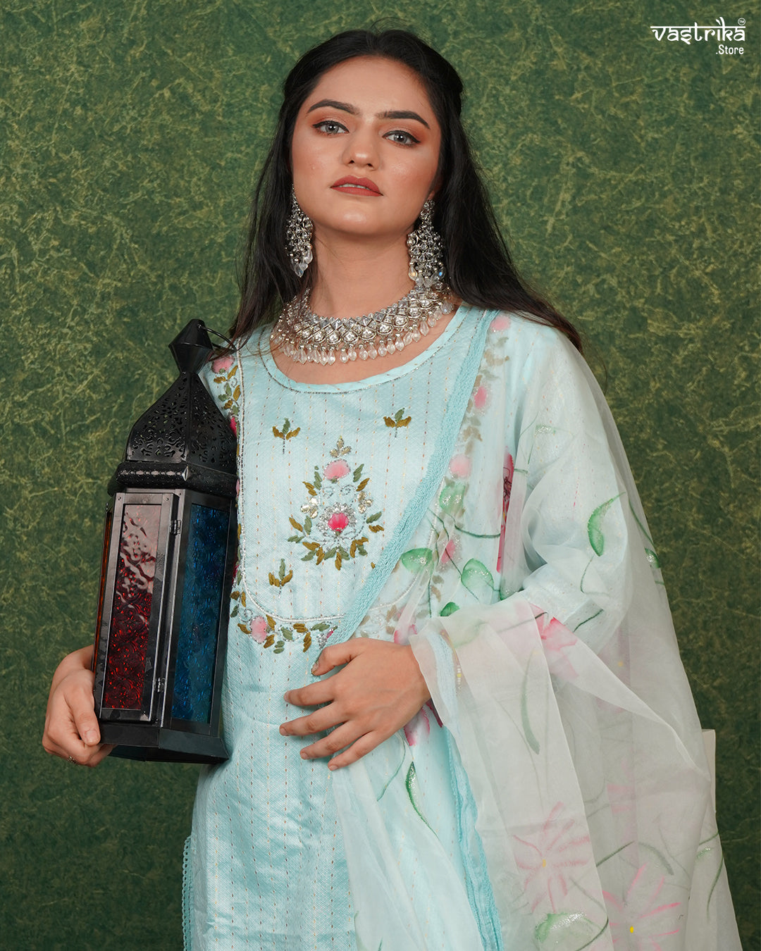 Elegant Thread-Embroidered Kurti Set with Organza Dupatta