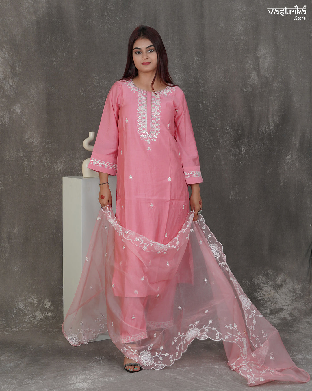 Zohra Threadwork Kurti Set with Organza Dupatta