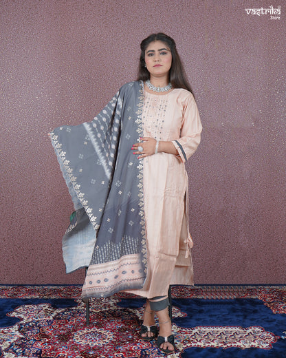 Hand-Embroidered Kurti Set – Elegant & Comfortable