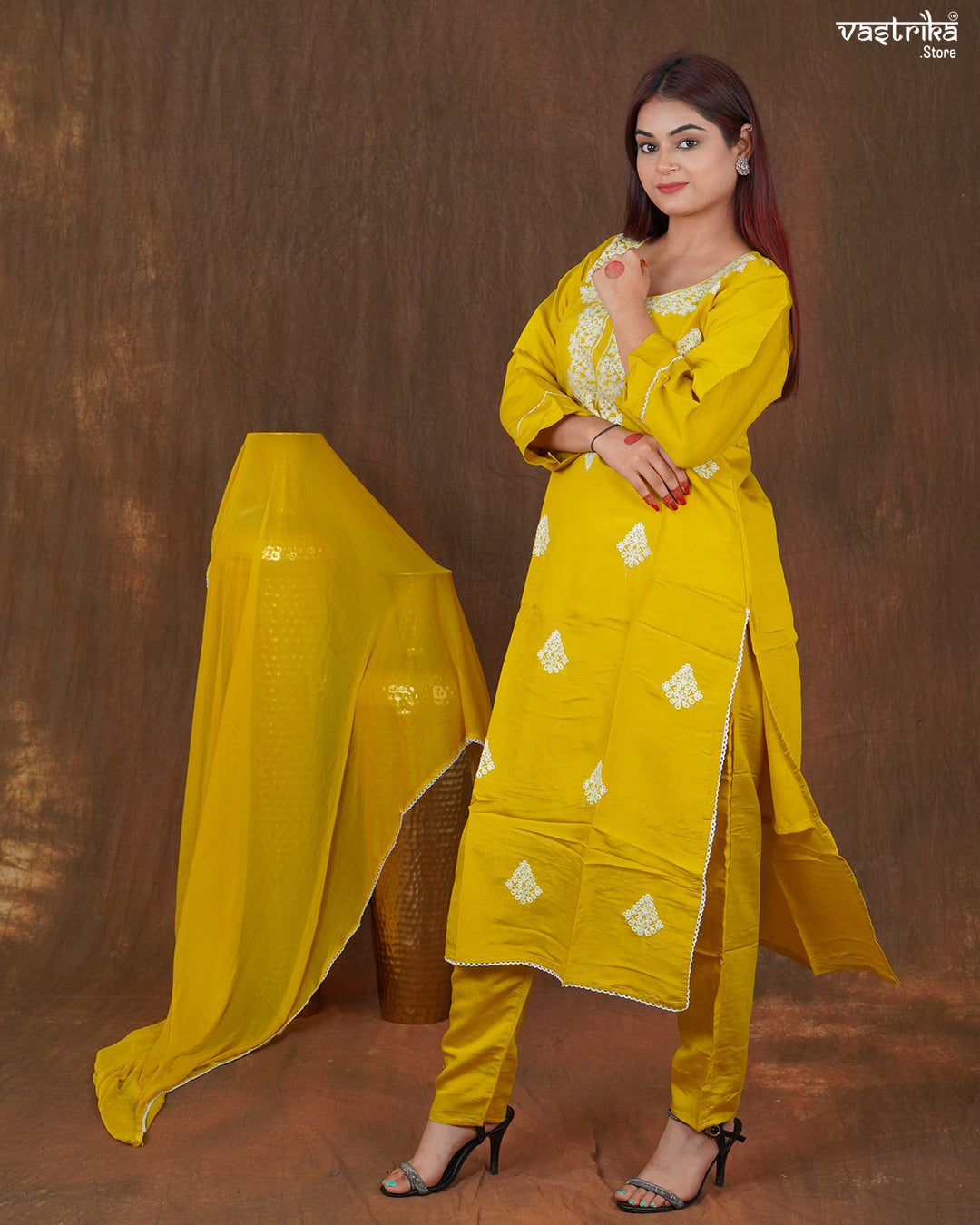 Naira Threadwork Kurti Set with Chiffon Dupatta