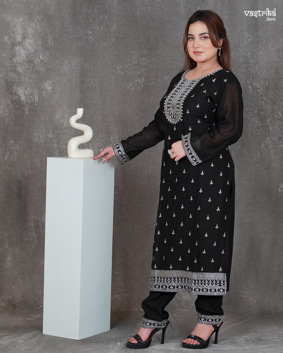 Round Neck Kurti Set with Full Jaal Dupatta & Ponchu Style Trouser