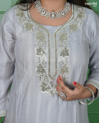 Graceful Jari Thread Embroidered Kurti Set