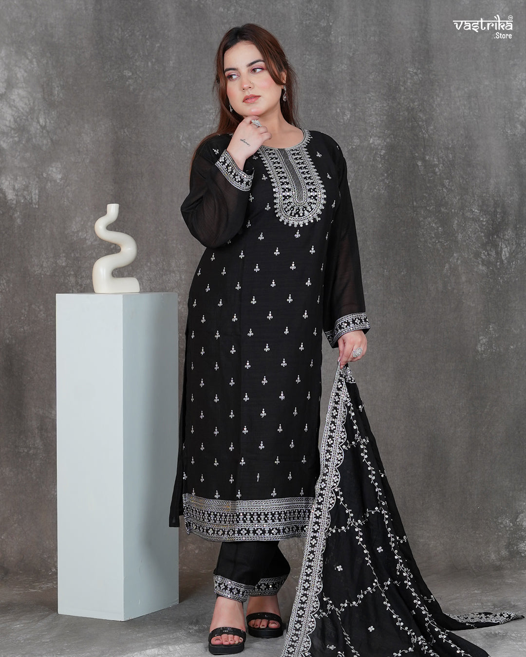 Round Neck Kurti Set with Full Jaal Dupatta & Ponchu Style Trouser