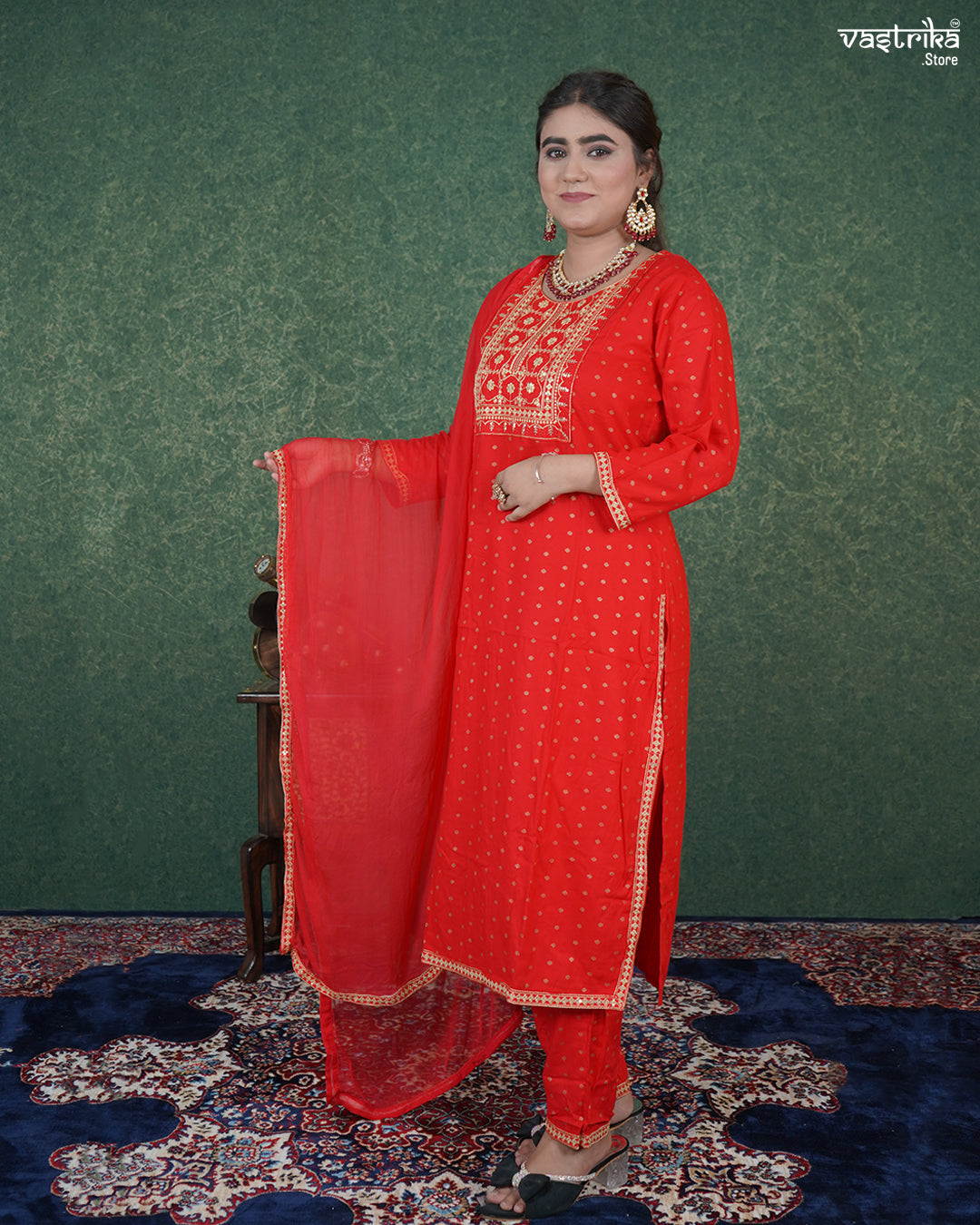 Elegant Thread & Resham Work Kurti Set