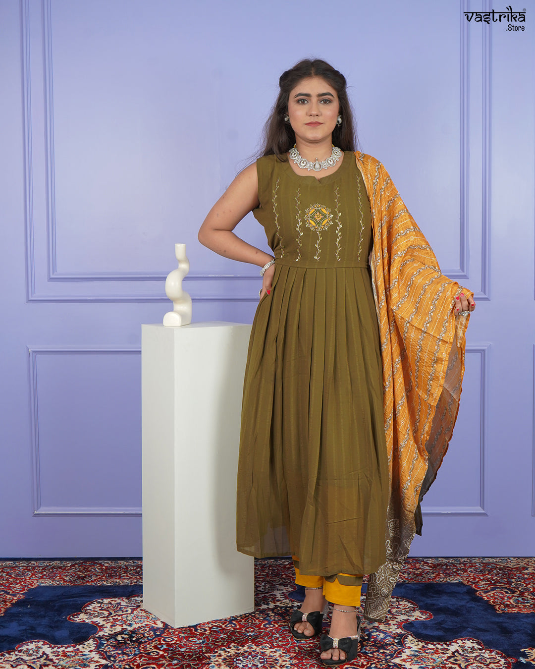 Elegant Handworked V-Wing Kurti Set