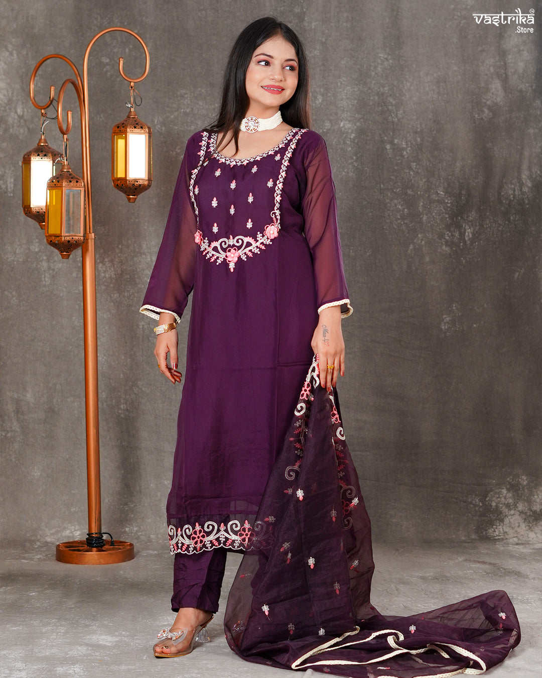 Jimmi Chuu Kurti Set with Resham & Thread Work