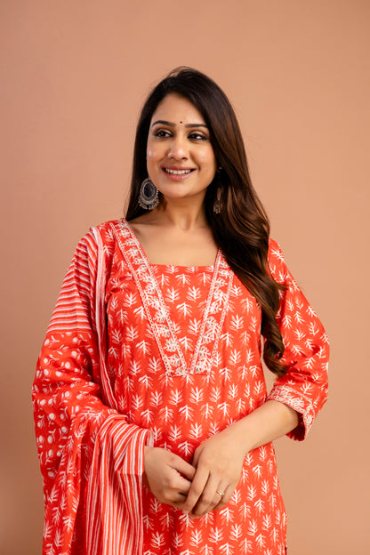 Printed Kurti with Resham Work V-Neck, Printed Dupatta & Matching Printed Pants