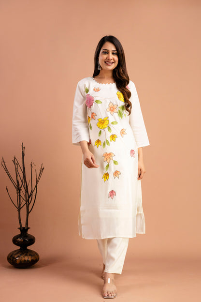 Art Printed Kurti with Round Neck, Shiffon Printed Dupatta & Plain Pants