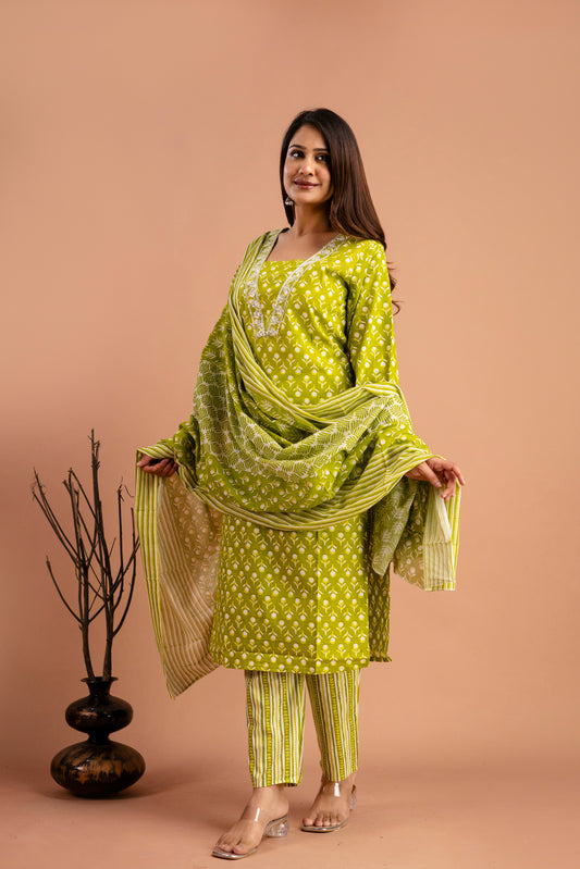 Printed Resham Work V-Neck Kurti with Printed Dupatta & Matching Printed Pants