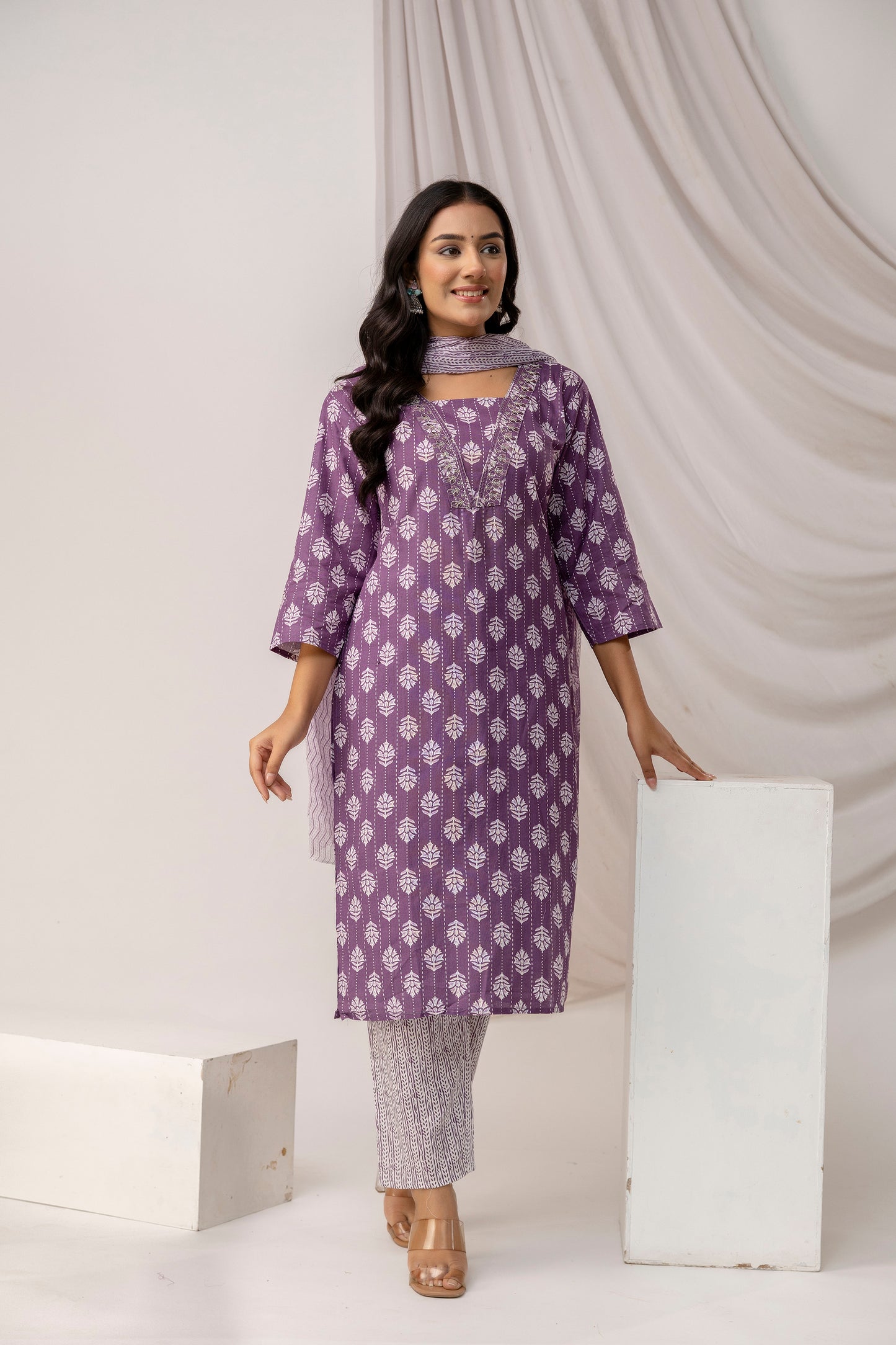 Printed Kurti with Jari & Thread Work Set