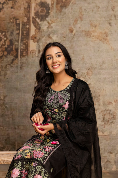 Noir Elegance Kurti Set