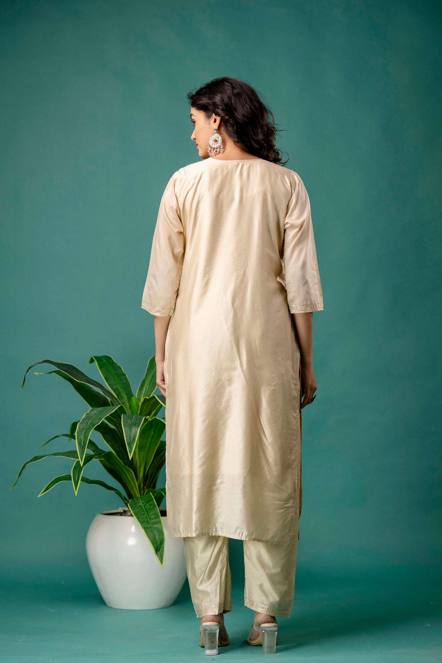 Gotta Patti & Mirror Embellished Kurti with Solid Dupatta & Plain Trousers