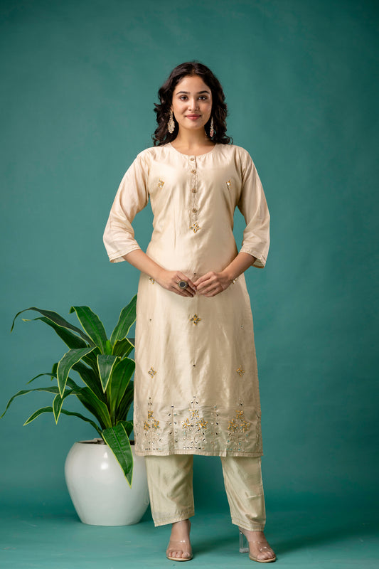 Gotta Patti & Mirror Embellished Kurti with Solid Dupatta & Plain Trousers