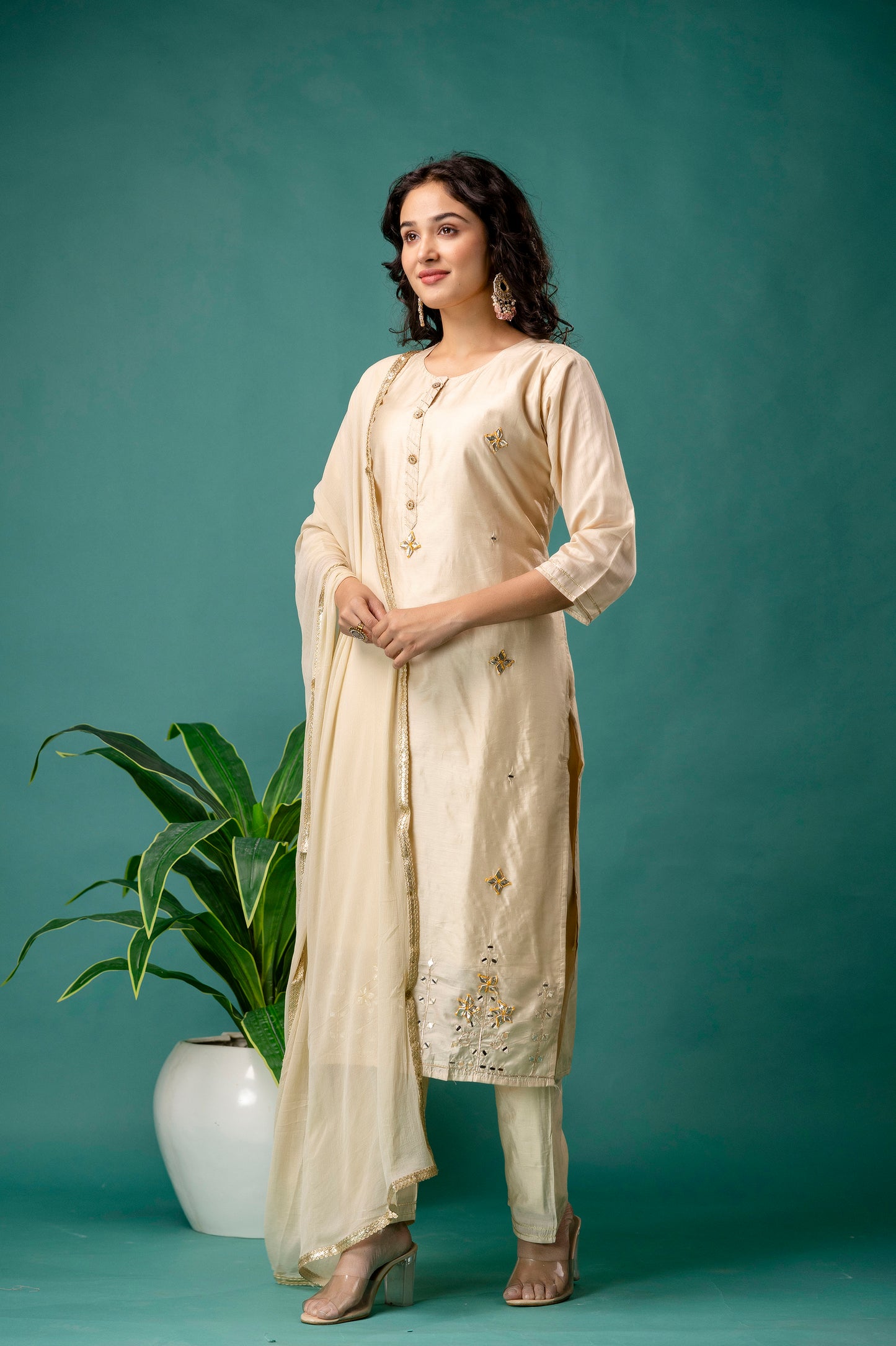 Gotta Patti & Mirror Embellished Kurti with Solid Dupatta & Plain Trousers