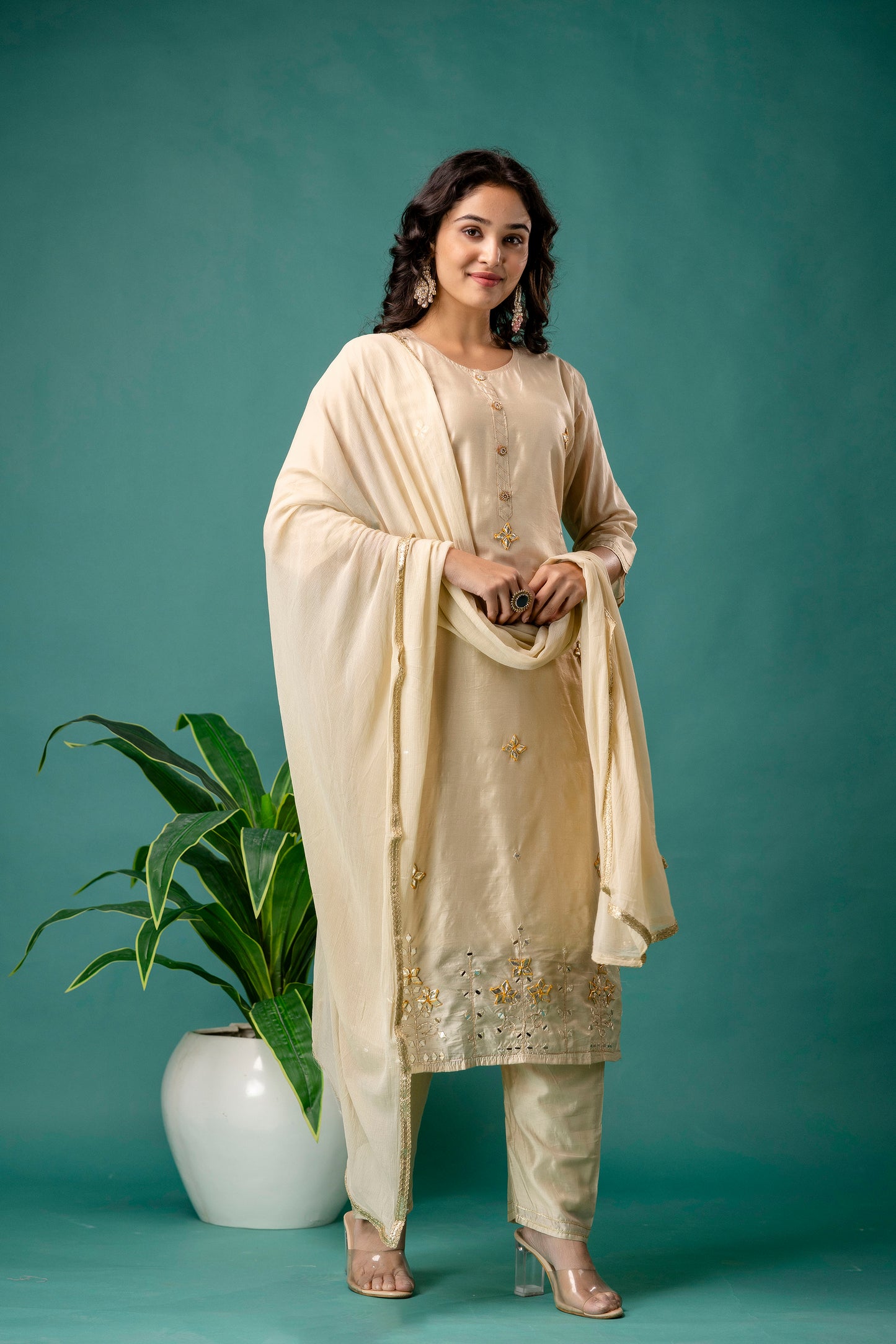 Gotta Patti & Mirror Embellished Kurti with Solid Dupatta & Plain Trousers