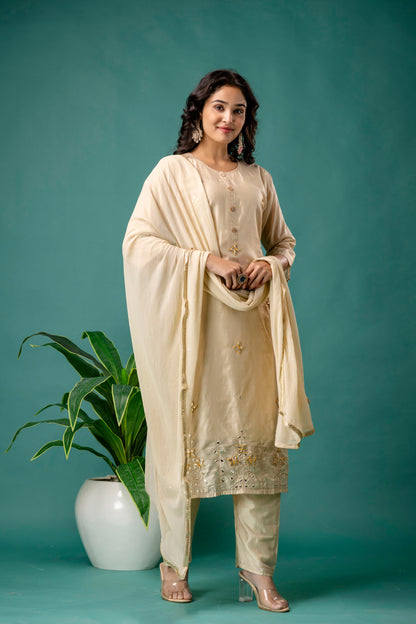 Gotta Patti & Mirror Embellished Kurti with Solid Dupatta & Plain Trousers