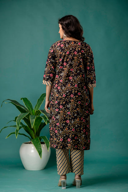 Printed Resham Work V-Neck Kurti with Printed Dupatta & Pants