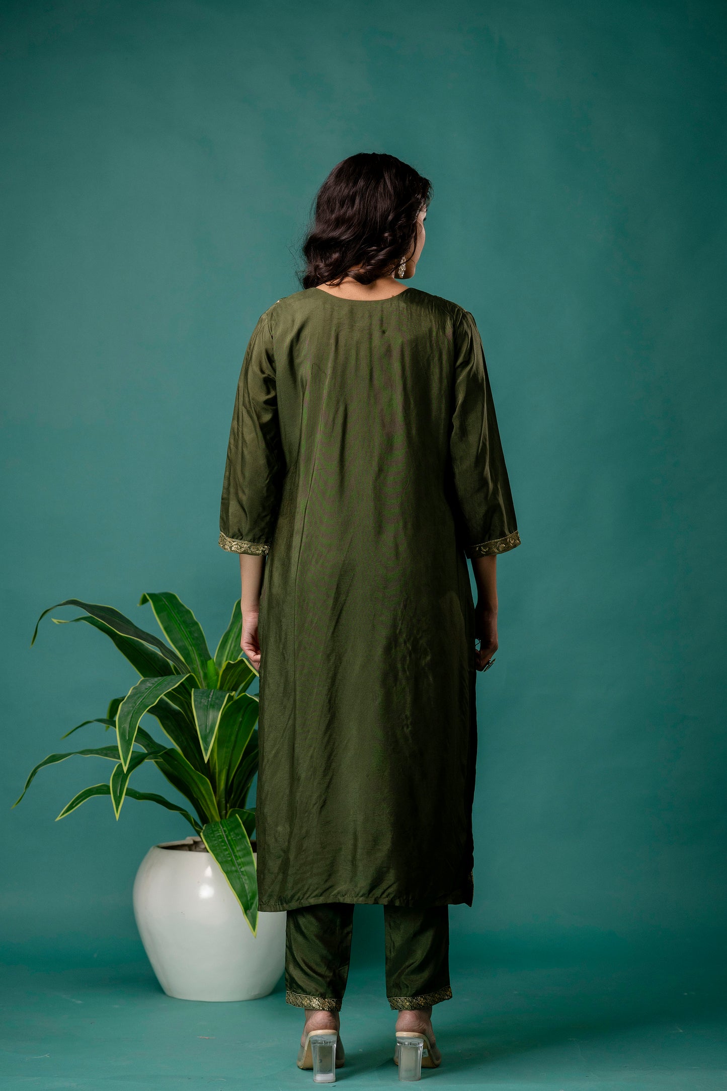 Banarasi Handworked Kurti with V-Neck, Shiffon Dupatta & Plain Trouser