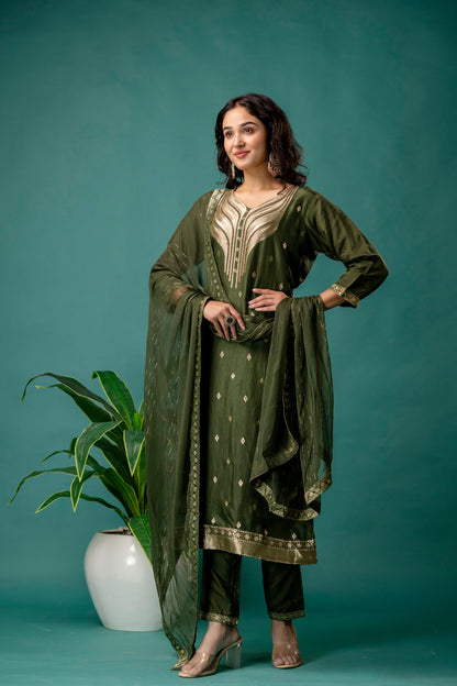 Banarasi Handworked Kurti with V-Neck, Shiffon Dupatta & Plain Trouser