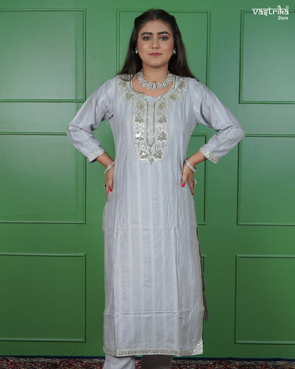 Graceful Jari Thread Embroidered Kurti Set