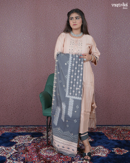 Hand-Embroidered Kurti Set – Elegant & Comfortable