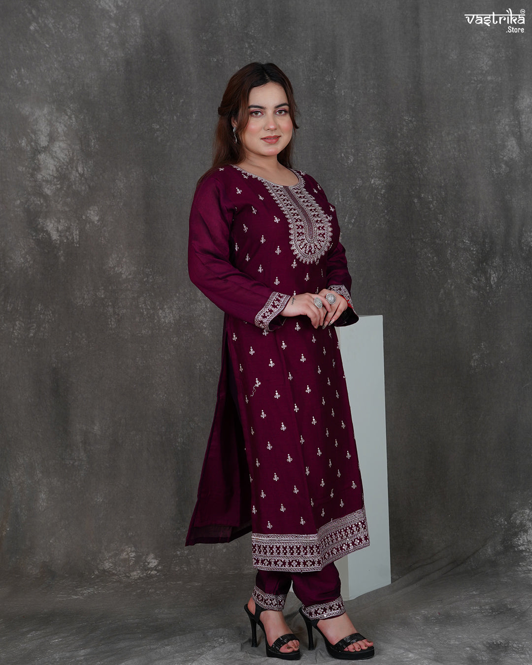 Round Neck Kurti Set with Full Jaal Dupatta & Ponchu Work